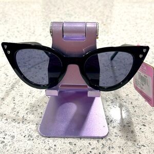 NWT LUV-BETSEY JOHNSON WOMENS SUNGLASSES BLACK CAT-EYE WITH RHINESTONE HEARTS